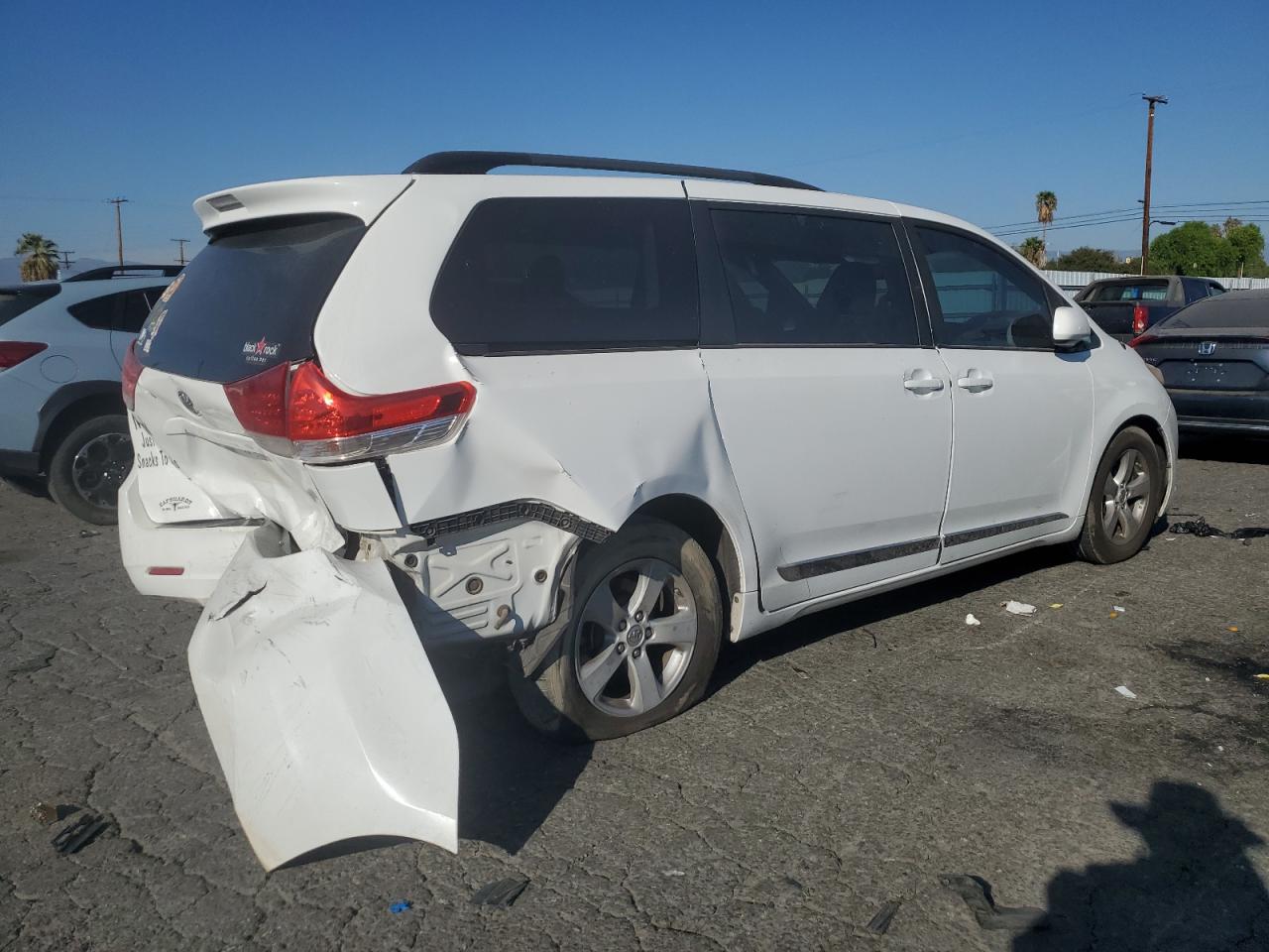 2014 Toyota Sienna - Image 3