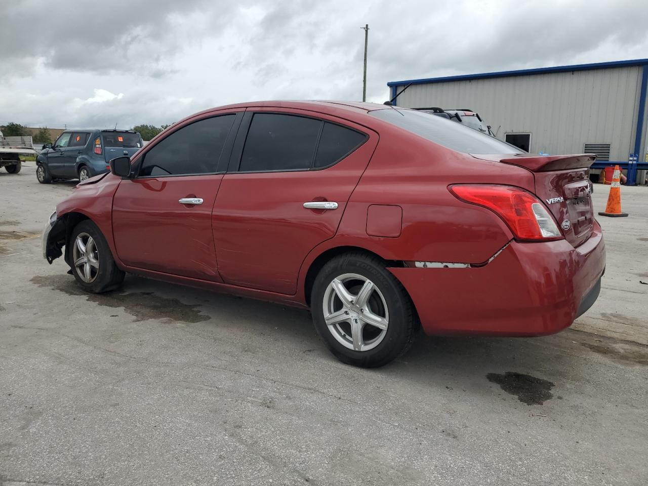 VIN 3N1CN7AP2KL812377 2019 NISSAN VERSA no.2