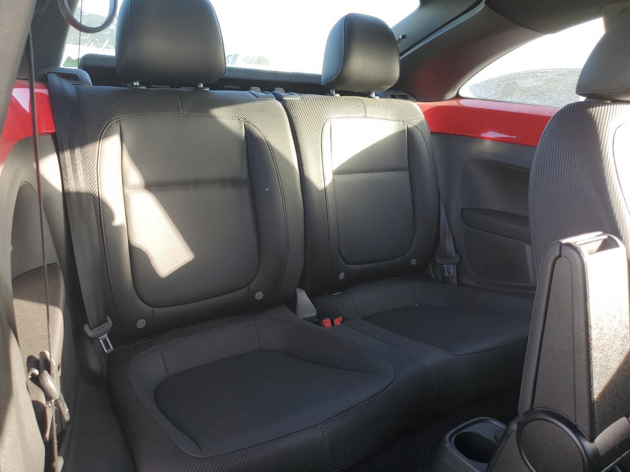 2014 Volkswagen Beetle - Image 10