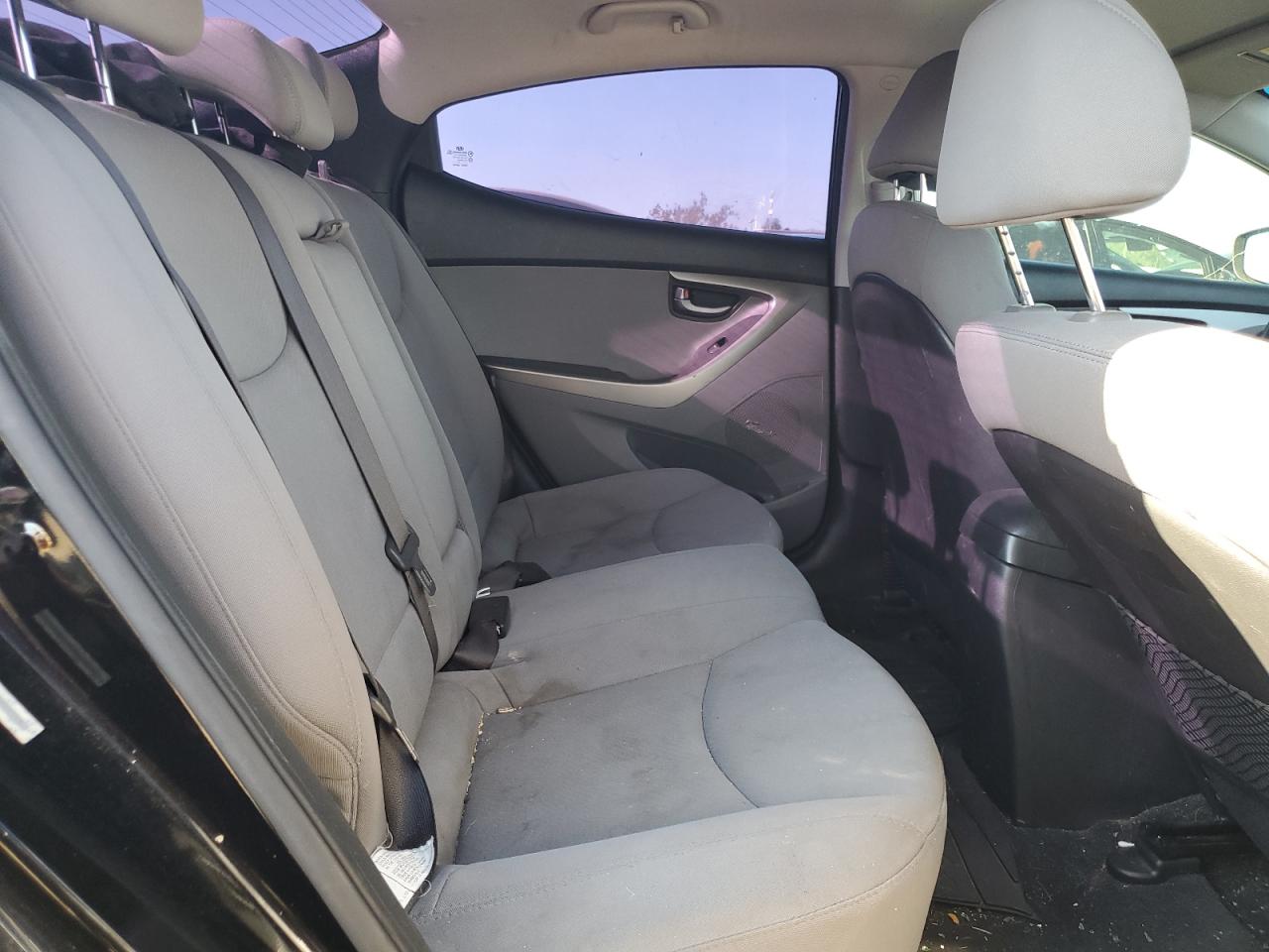 2013 Hyundai Elantra - Image 10