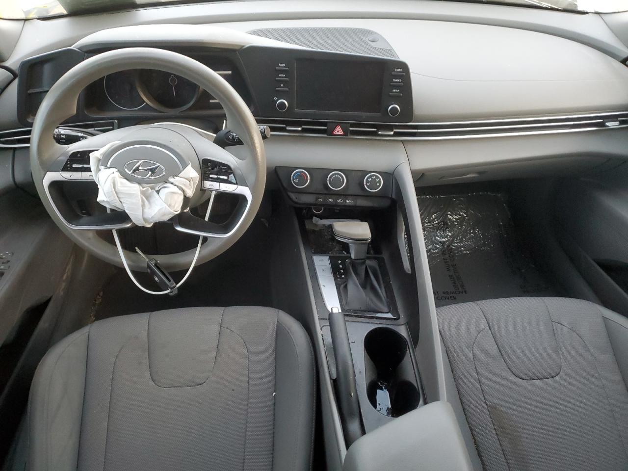 2021 Hyundai Elantra - Image 8
