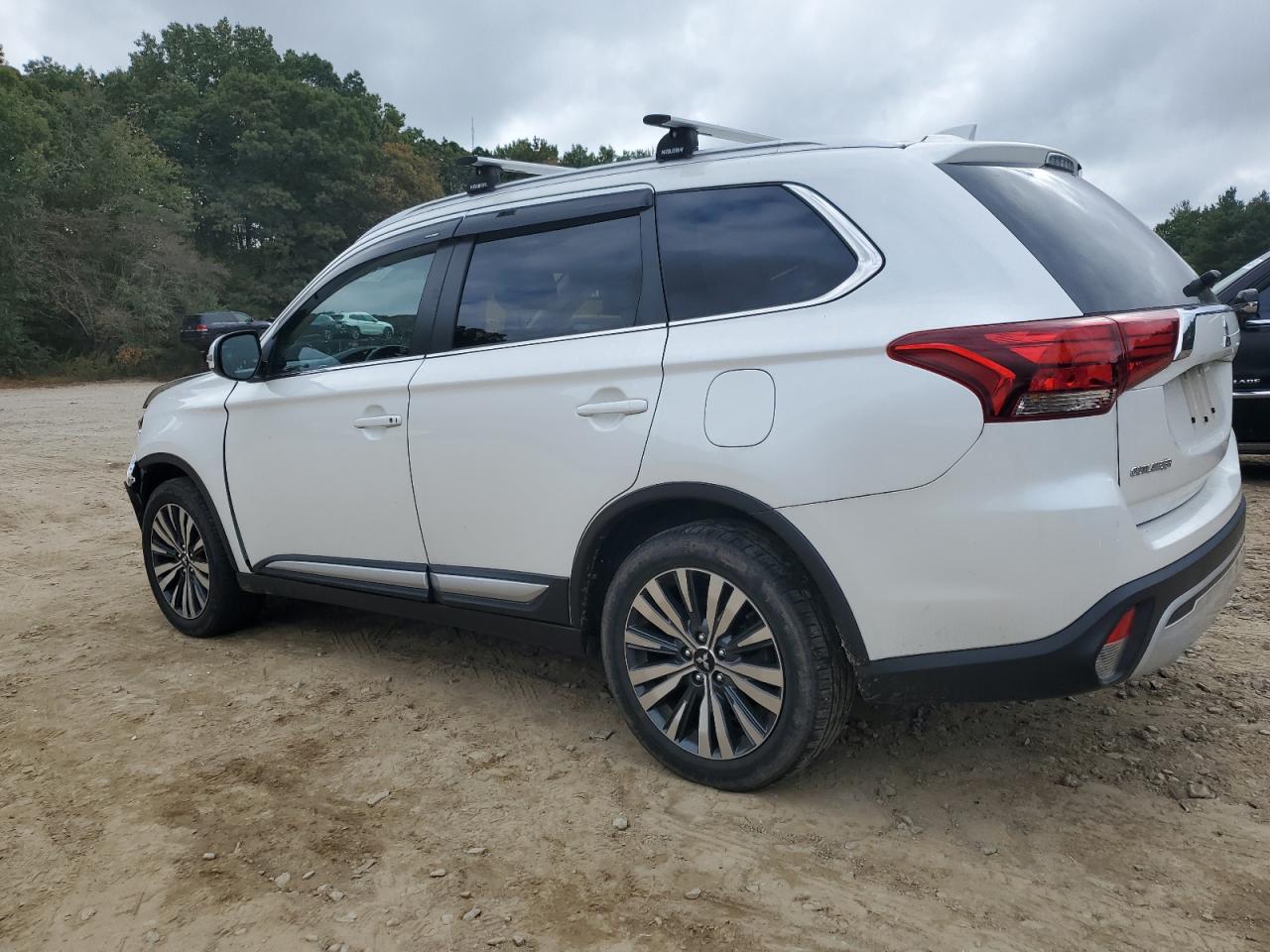 2020 Mitsubishi Outlander - Image 2