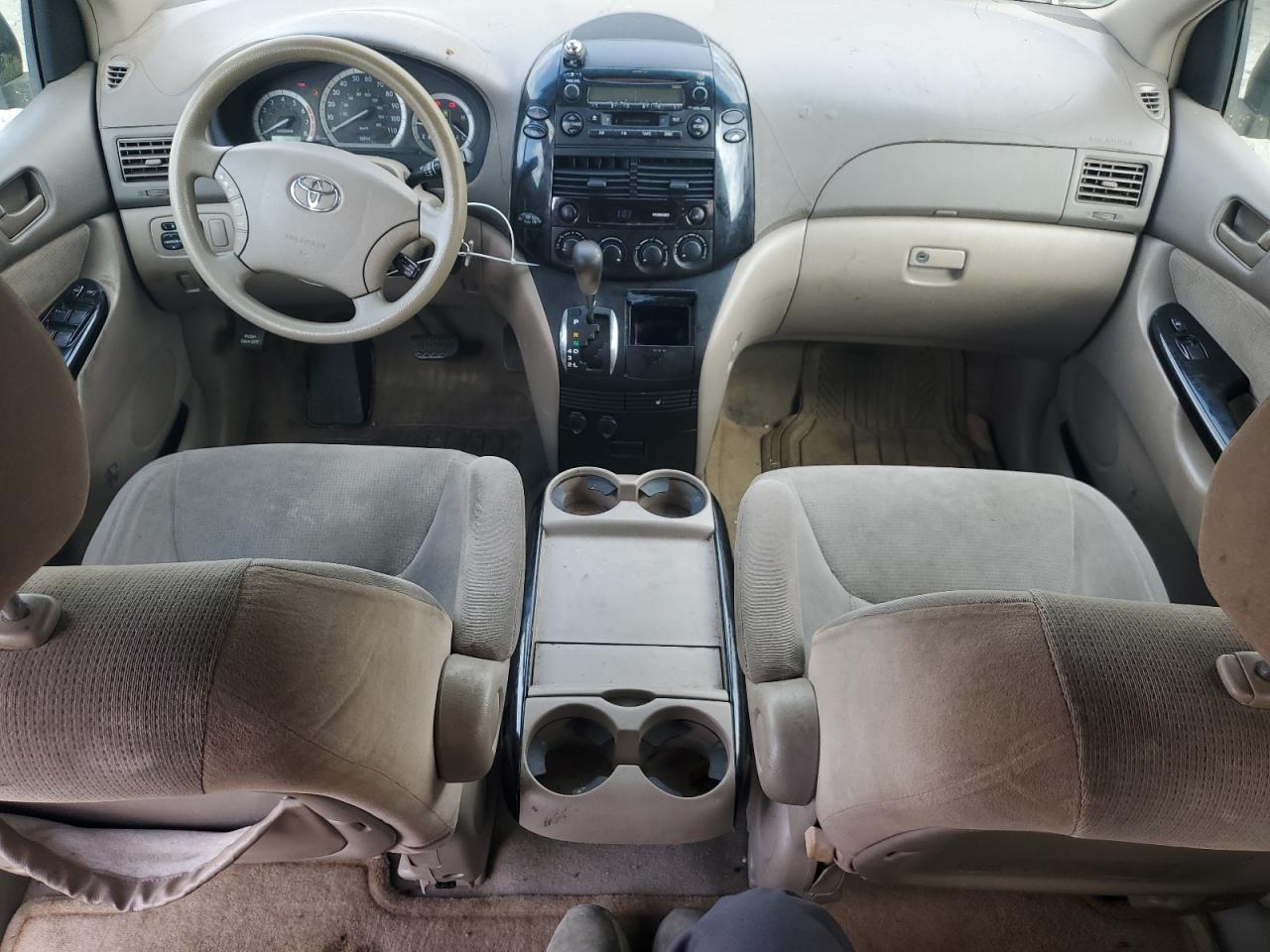 2004 Toyota Sienna - Image 8