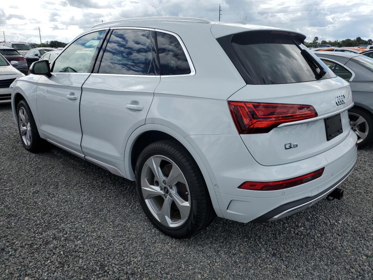 WA1CAAFY4M2056489 2021 AUDI Q5 - Image 2