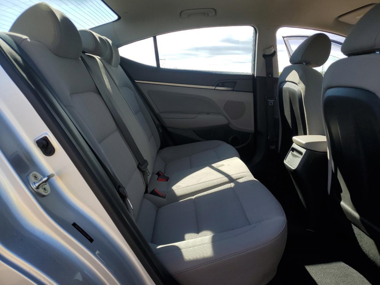 2018 Hyundai Elantra - Image 10