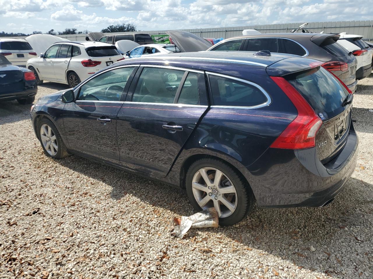 2016 Volvo V60 - Image 2