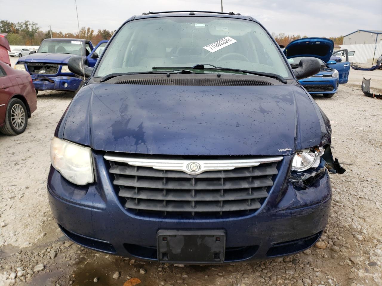 2006 Chrysler Town & Country - Image 5