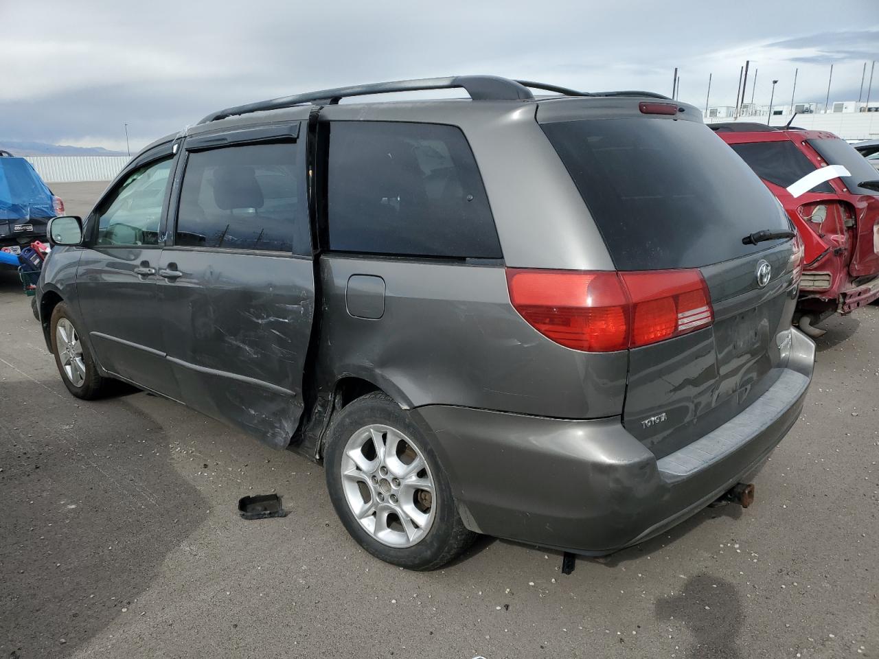 2005 Toyota Sienna - Image 2
