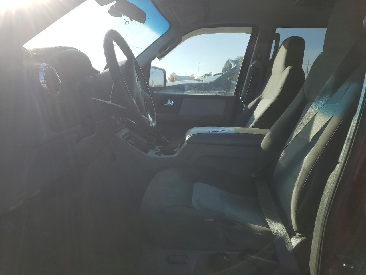 2005 Ford Expedition Xlt VIN: 1FMPU16535LA68015 Lot: 77173914