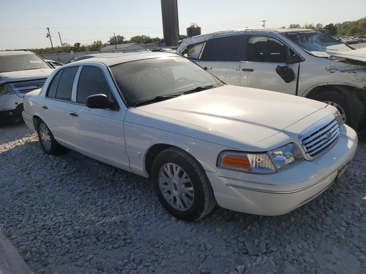 2004 Ford Crown Victoria - Image 4
