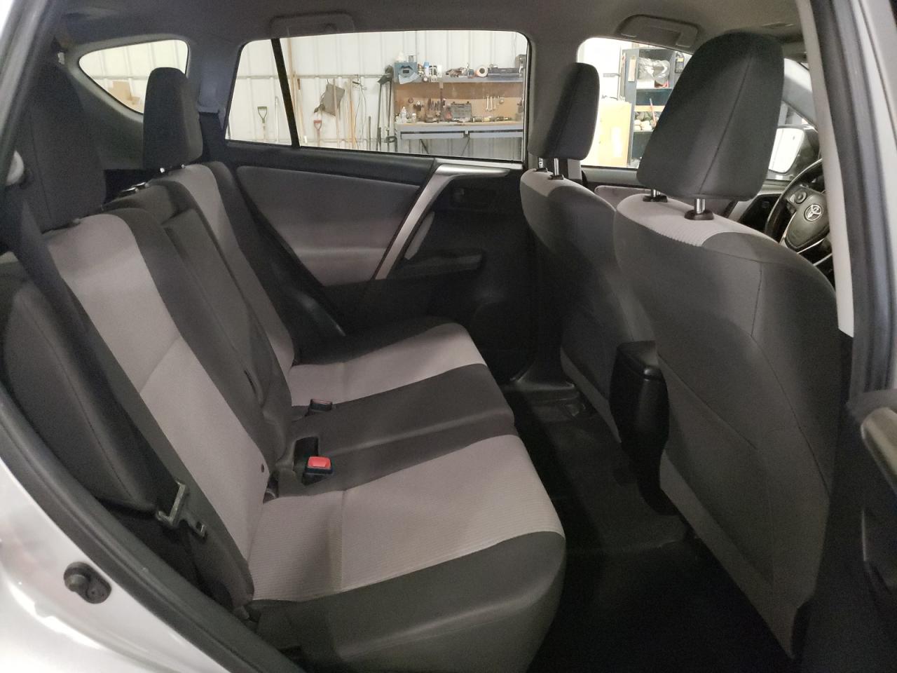 2015 Toyota RAV 4 - Image 12