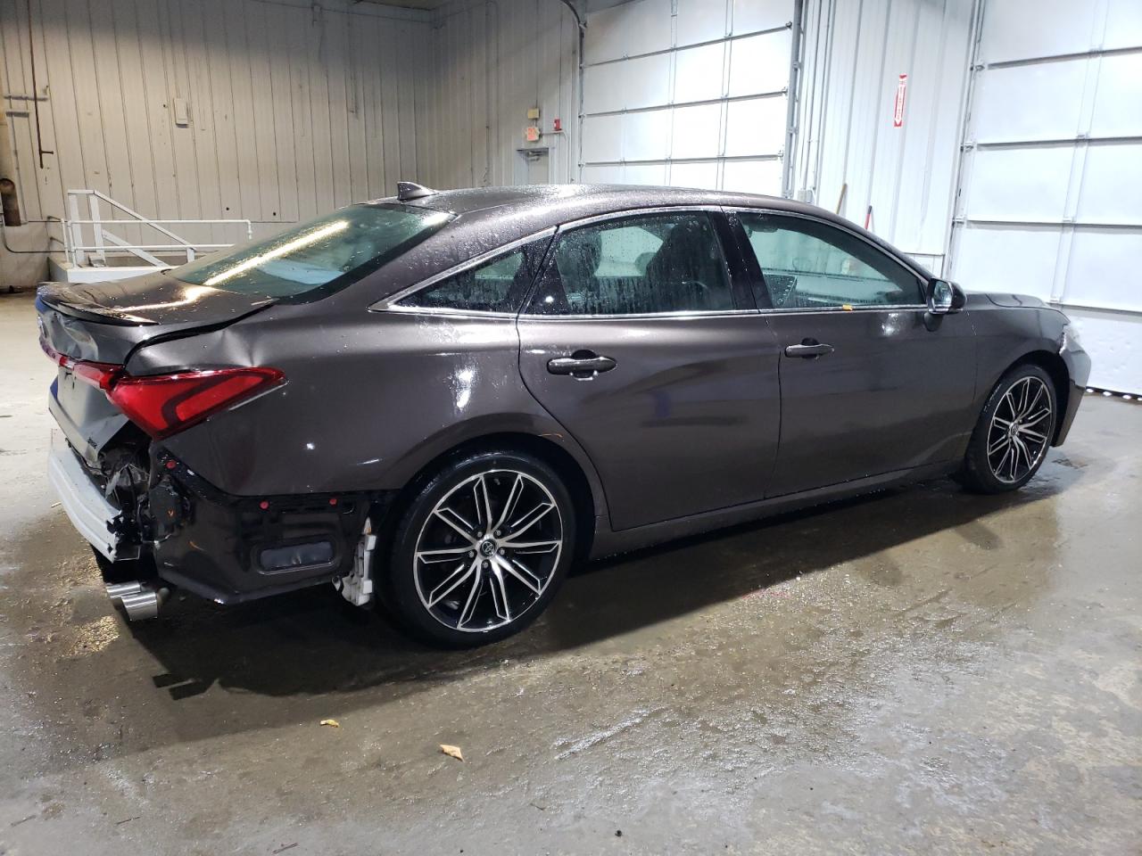 2019 Toyota Avalon - Image 3