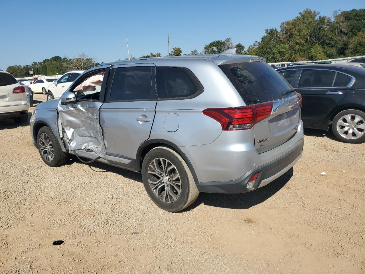 2017 Mitsubishi Outlander - Image 2