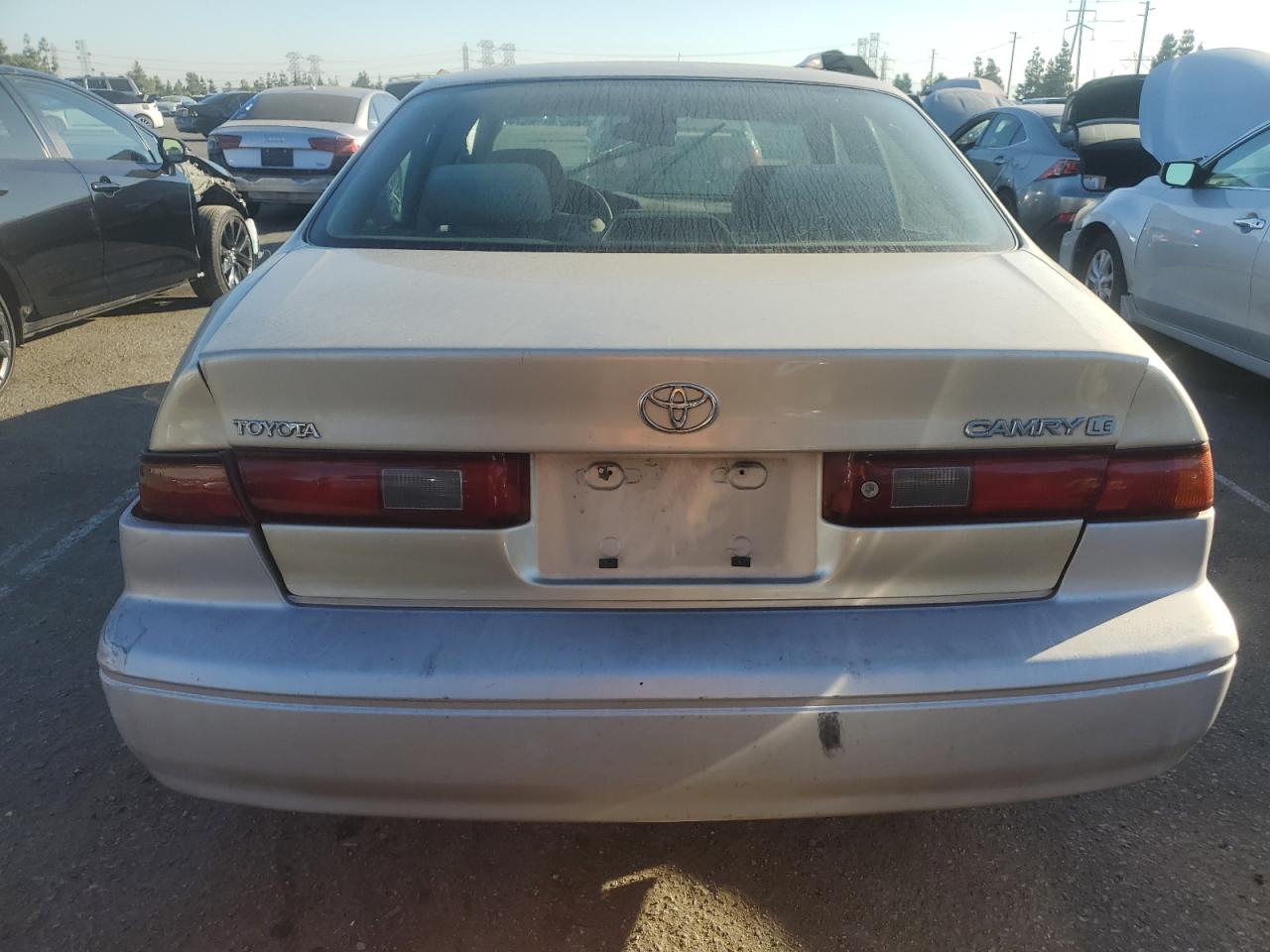 1999 Toyota Camry Le VIN: JT2BG22K9X0352057 Lot: 77401404