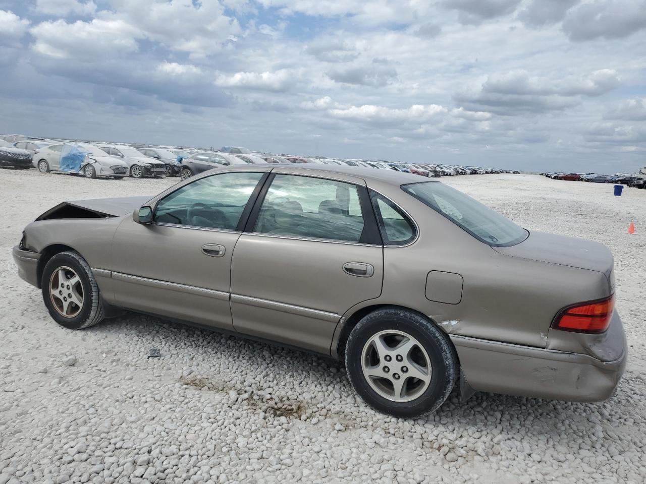 1999 Toyota Avalon - Image 2