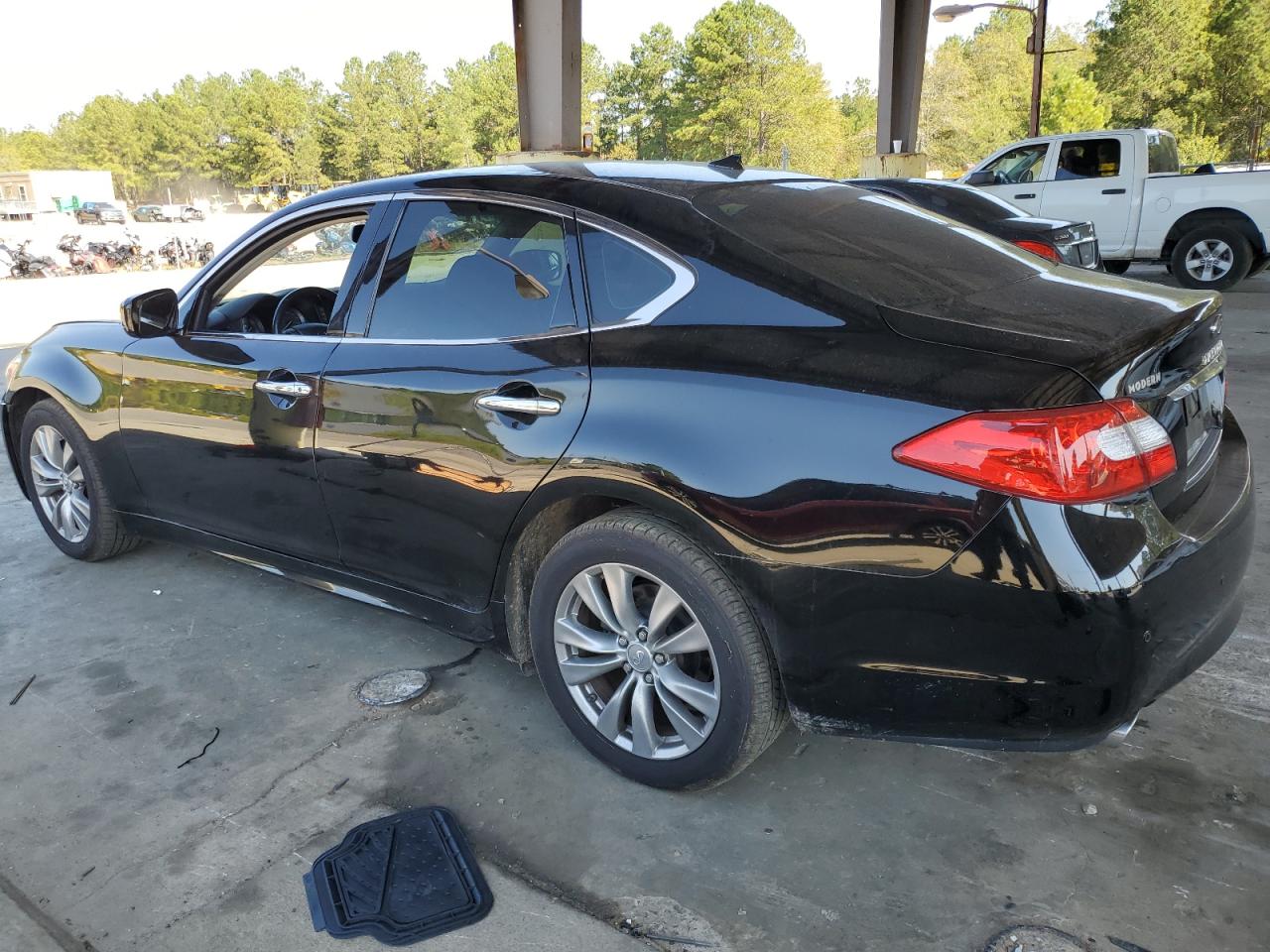 2013 Infiniti M - Image 2