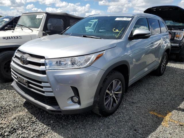  TOYOTA HIGHLANDER 2018 Серебристый