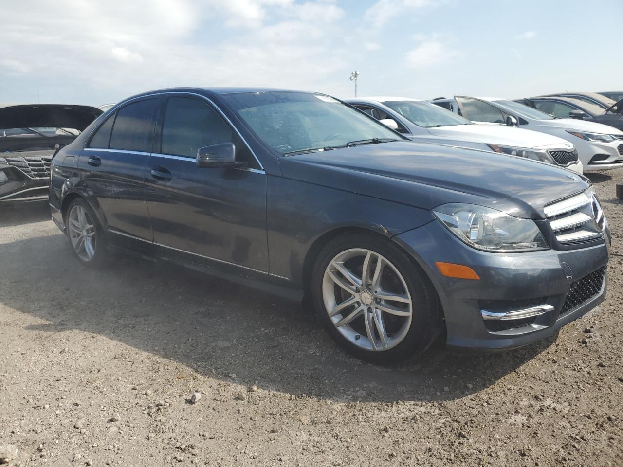 VIN WDDGF4HB7DR241572 2013 MERCEDES-BENZ C-CLASS no.4