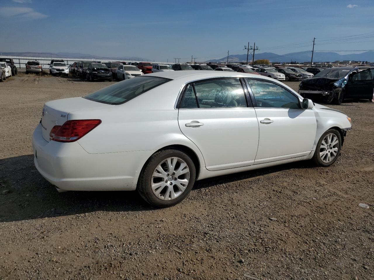 2008 Toyota Avalon - Image 3