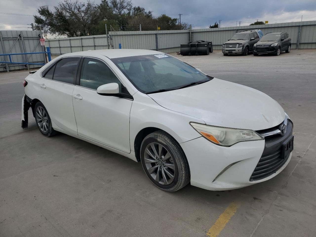 VIN 4T1BF1FK8GU224072 2016 TOYOTA CAMRY no.4