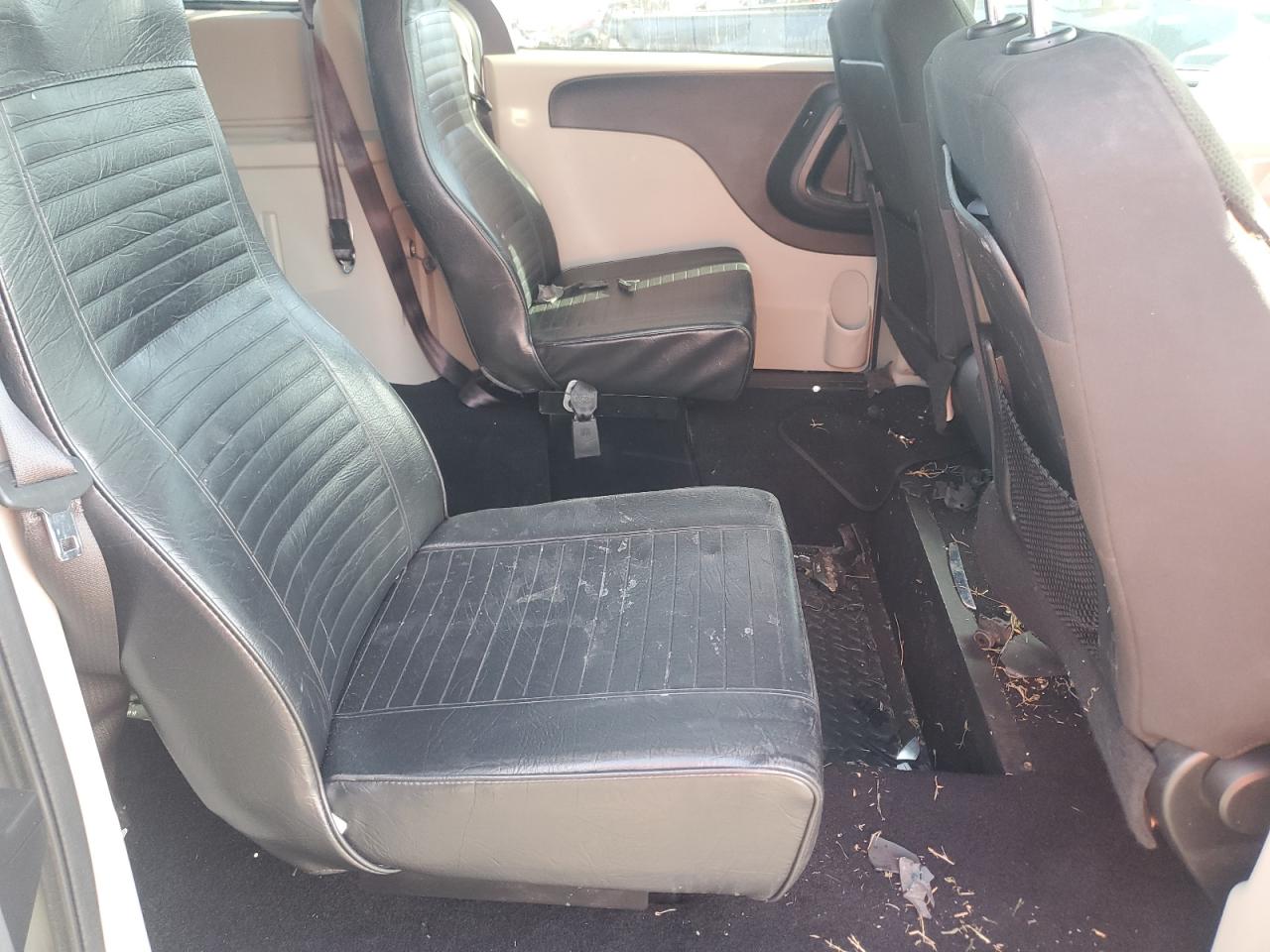 2019 Dodge Caravan - Image 11