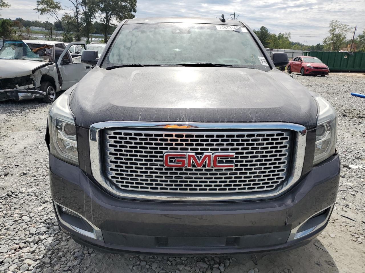 2016 GMC Yukon - Image 5