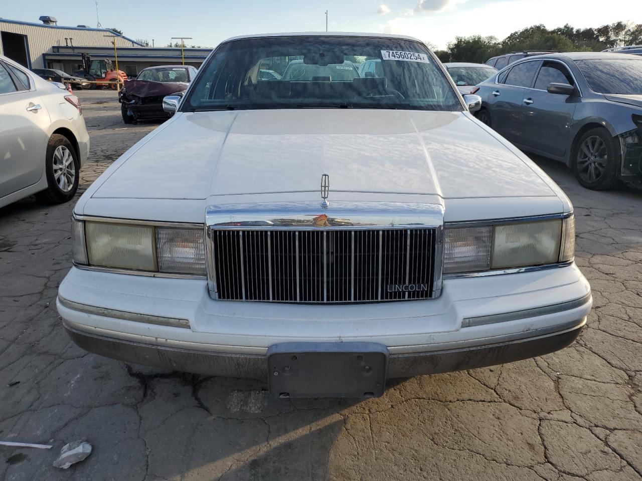 1LNLM82W1NY760850 1992 Lincoln Town Car Signature