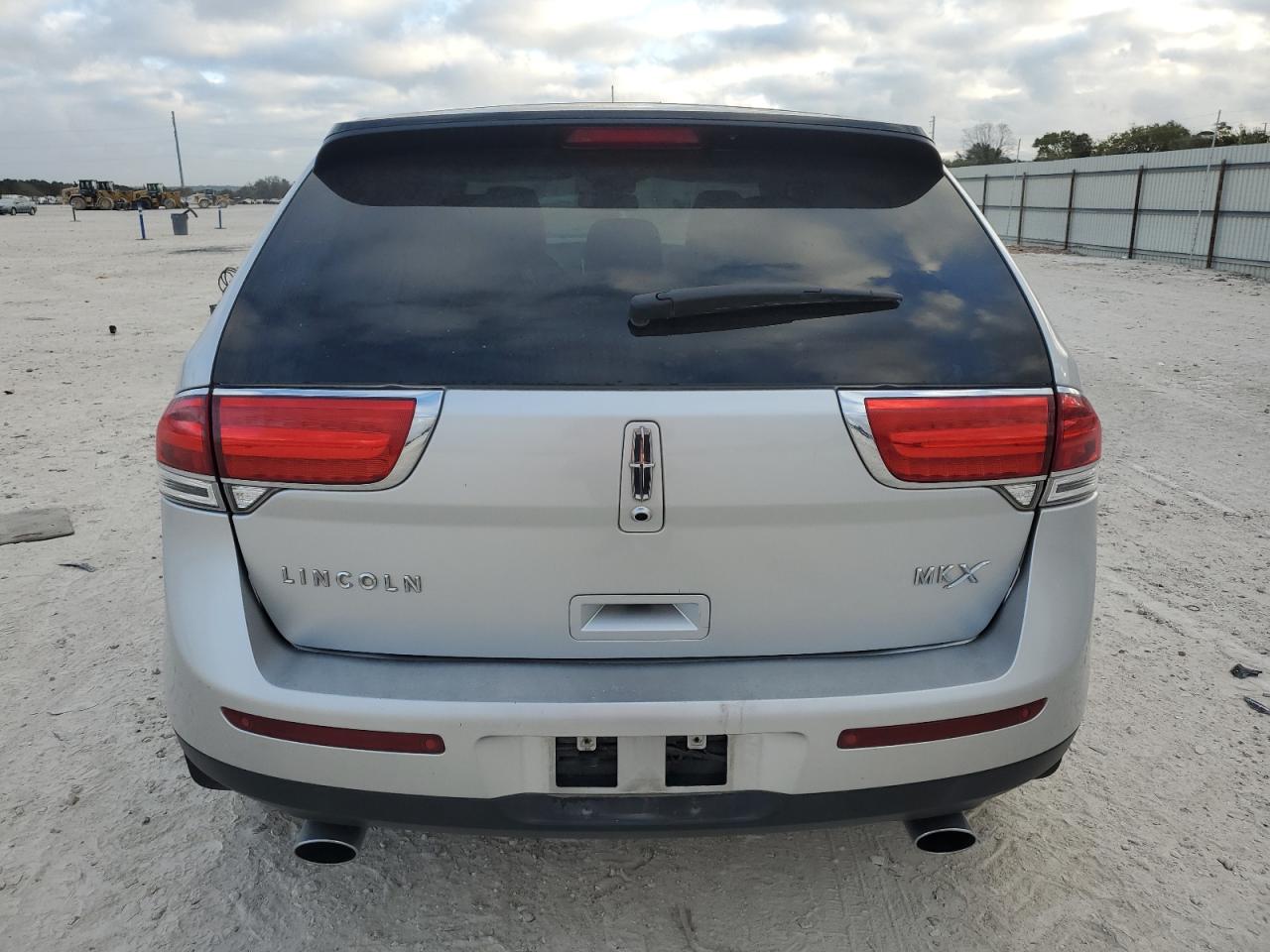 2LMDJ6JK8DBL11827 2013 Lincoln Mkx