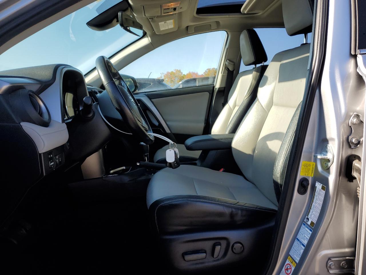 2017 Toyota RAV 4 - Image 7