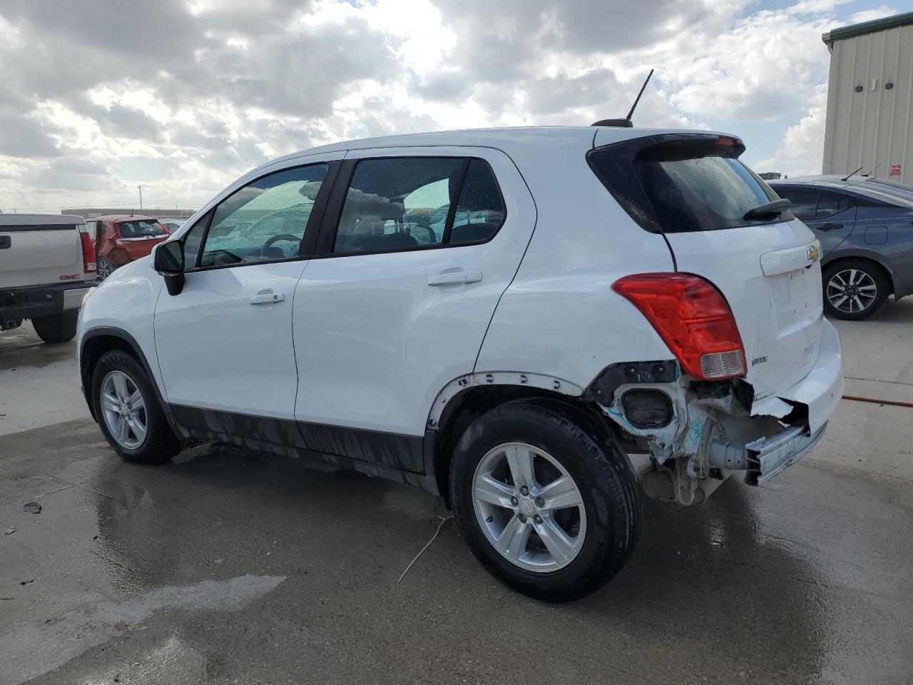 2019 Chevrolet Trax - Image 2
