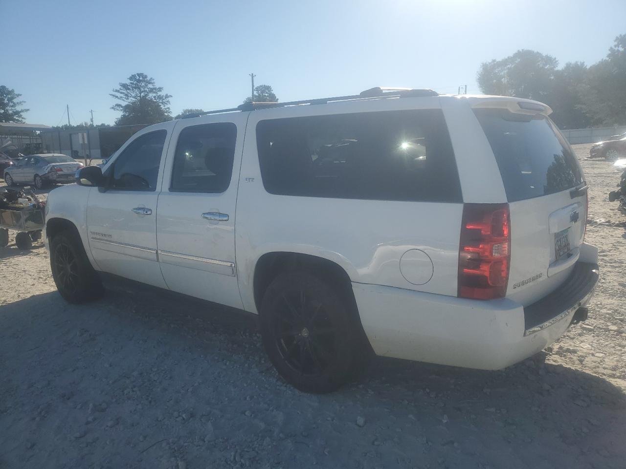 2014 Chevrolet Suburban - Image 3