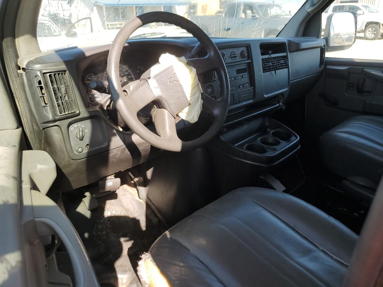 2006 Chevrolet Express - Image 8