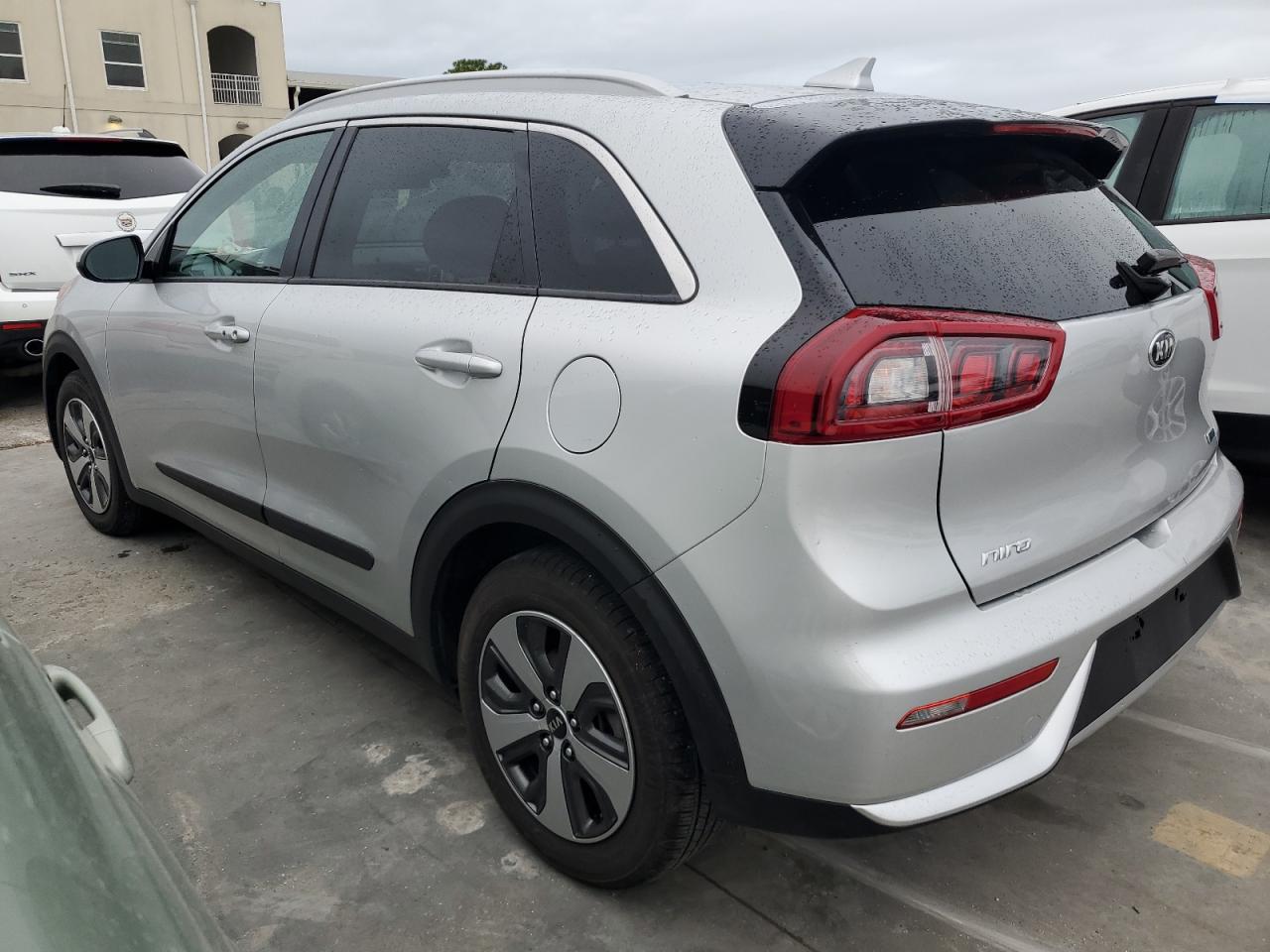 KNDCB3LCXJ5125588 2018 KIA NIRO - Image 2