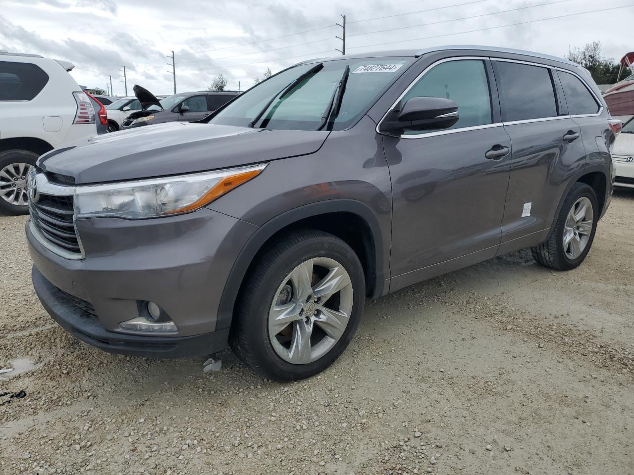 2015 Toyota Highlander - Image 1