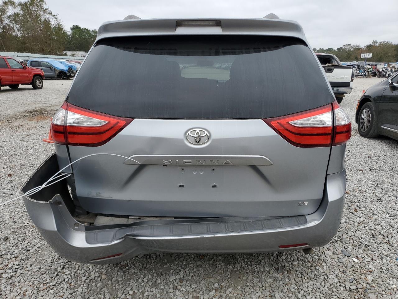 2015 Toyota Sienna - Image 6