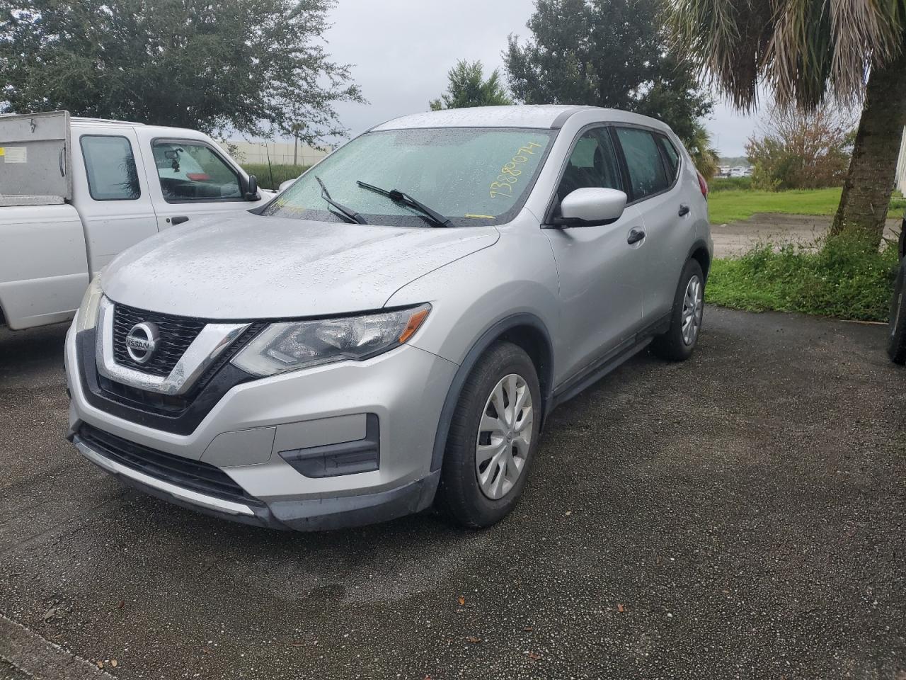 5N1AT2MT2HC781766 2017 NISSAN ROGUE - Image 1