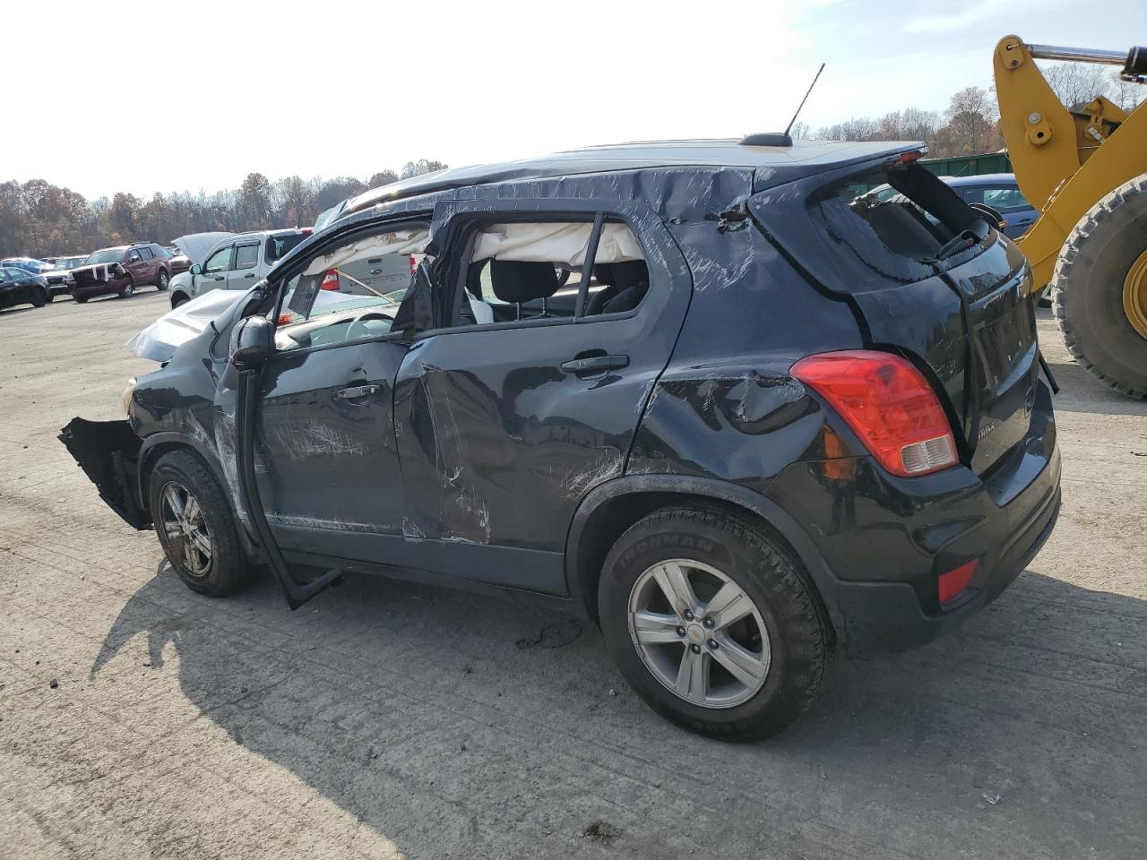 VIN KL7CJKSB5LB038818 2020 CHEVROLET TRAX no.2