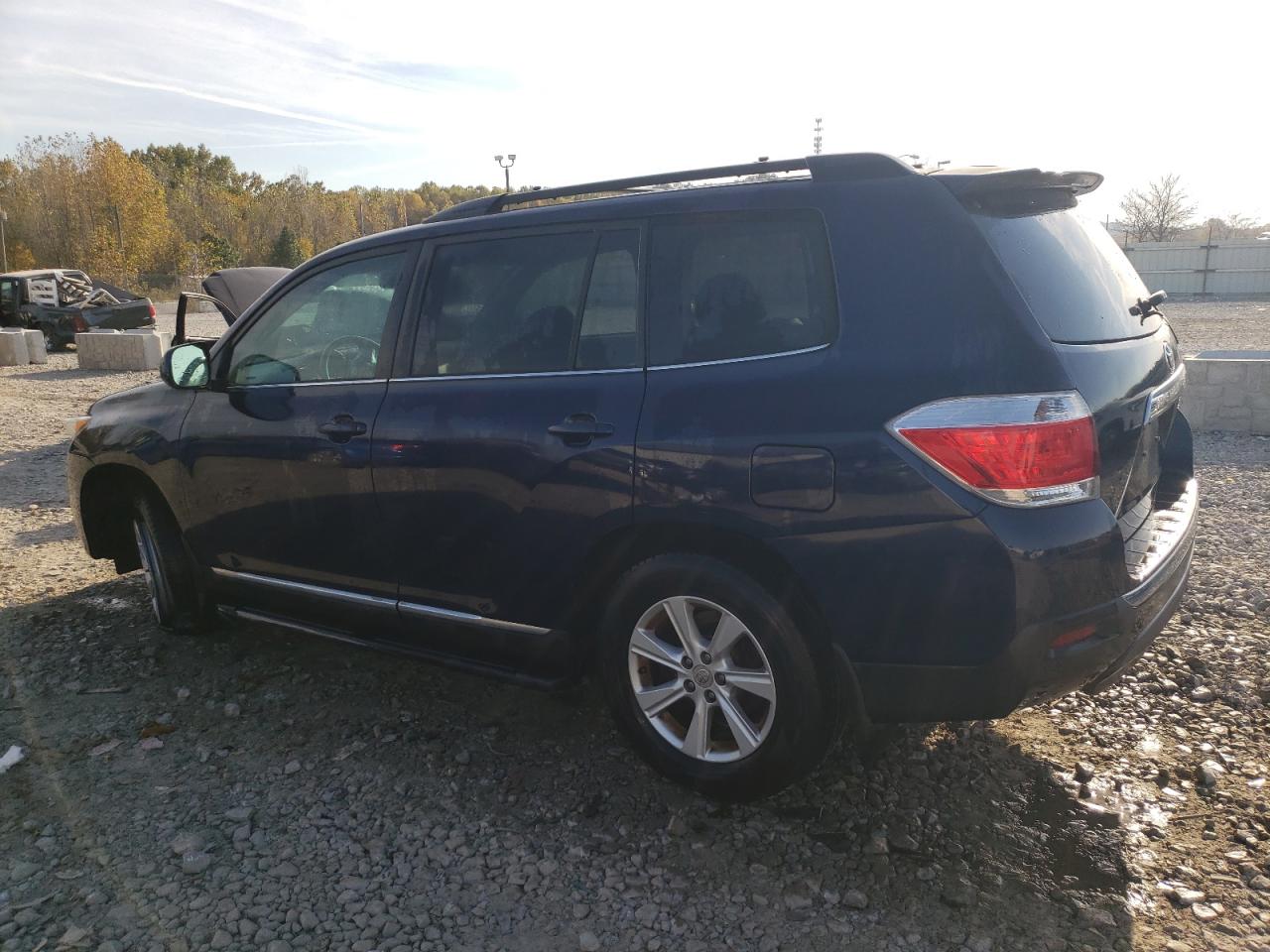 2011 Toyota Highlander - Image 2
