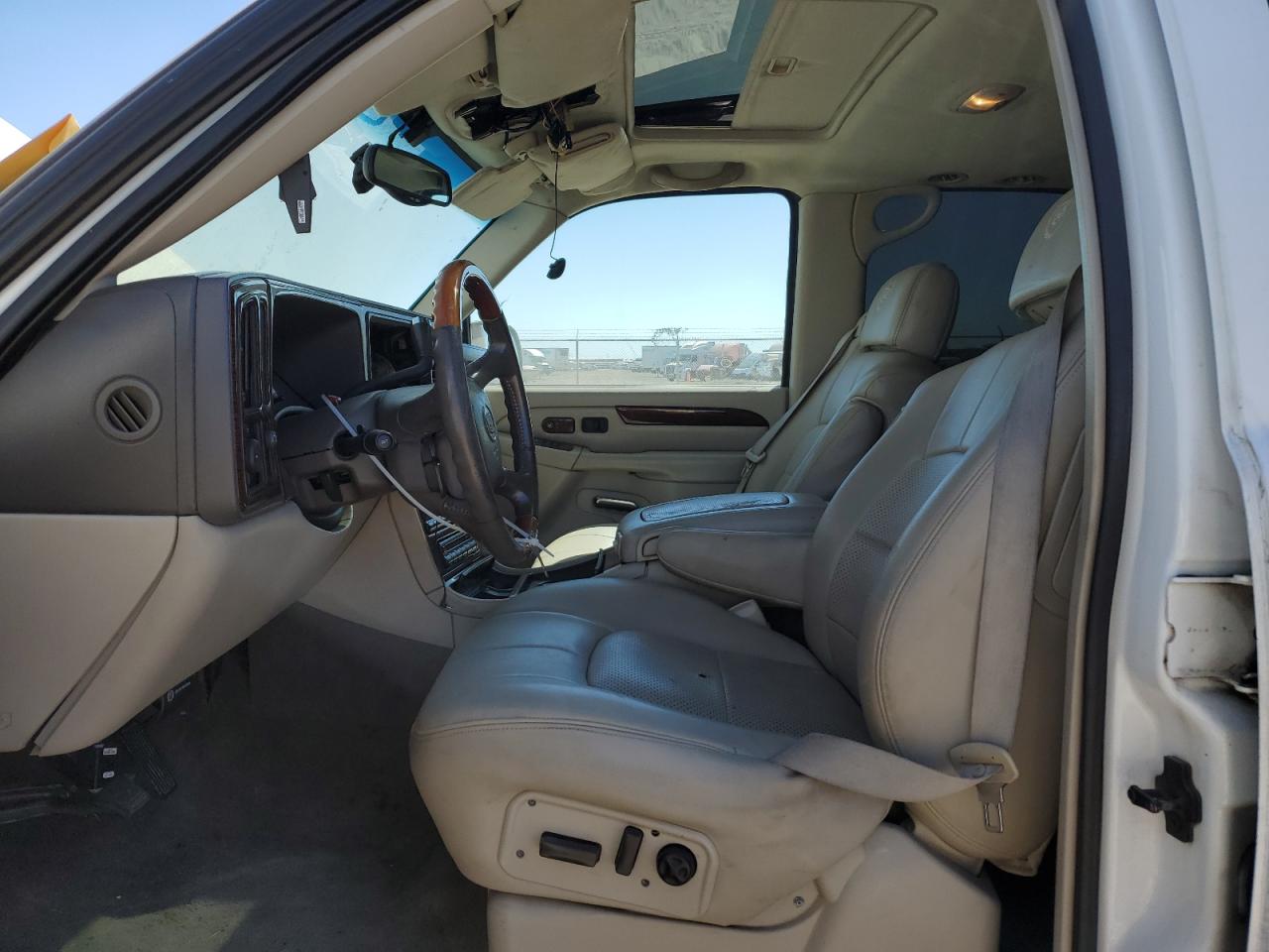 1GYEK63N72R104844 2002 Cadillac Escalade Luxury