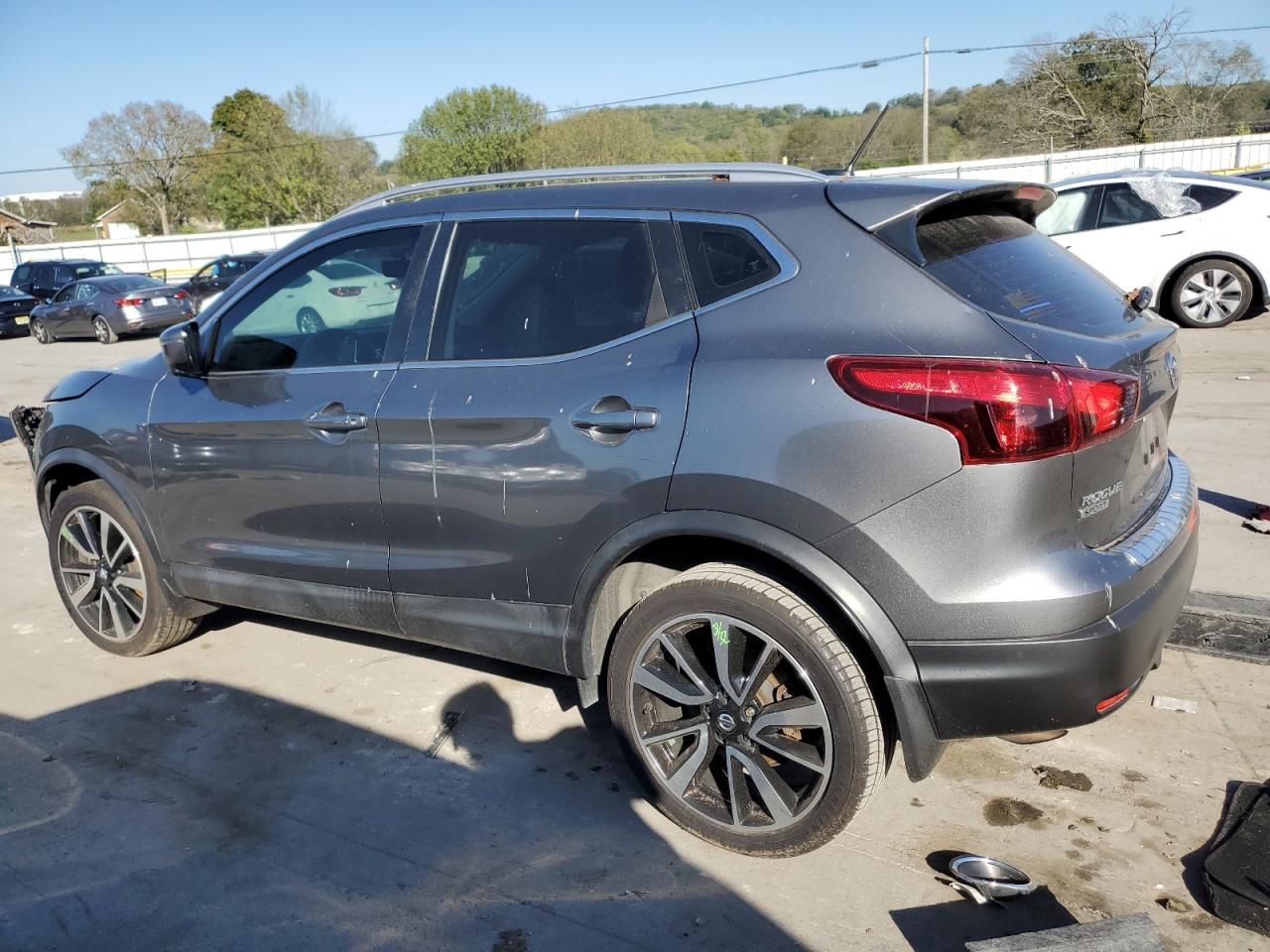 2017 Nissan Rogue - Image 2