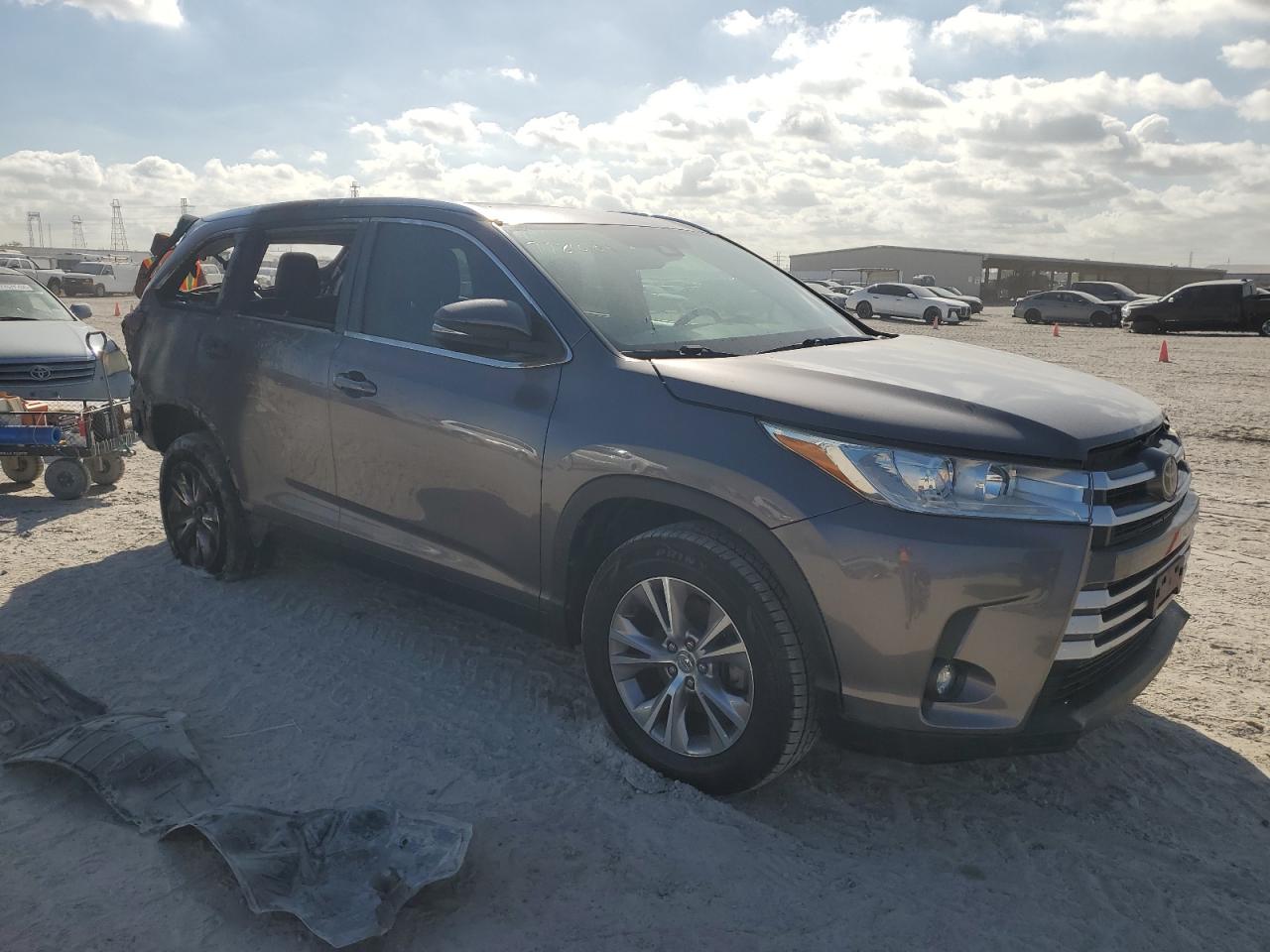 2019 Toyota Highlander - Image 4