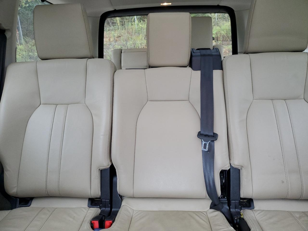 2012 Land Rover LR4 - Image 10