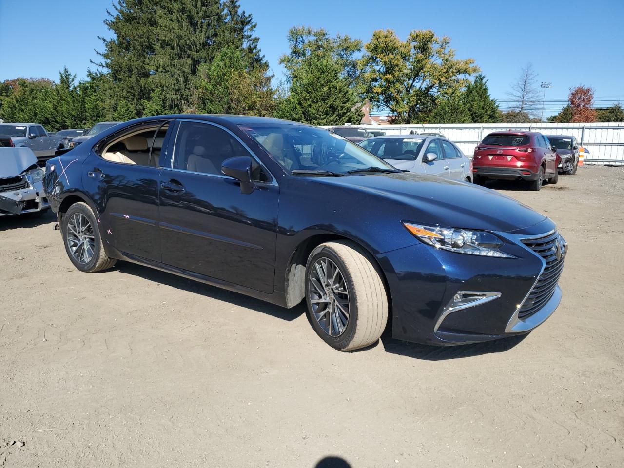 2018 Lexus ES - Image 4