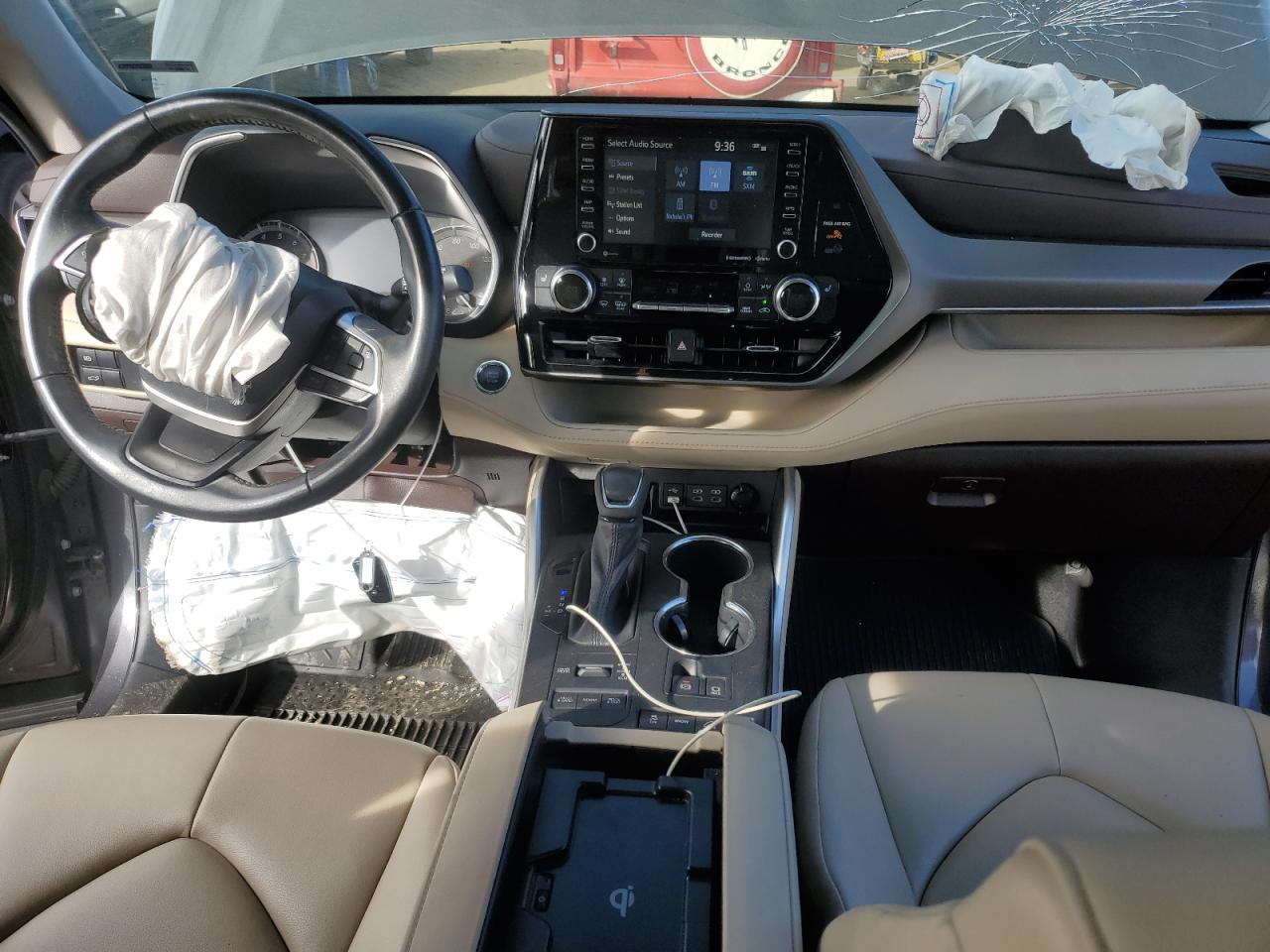 2022 Toyota Highlander - Image 8