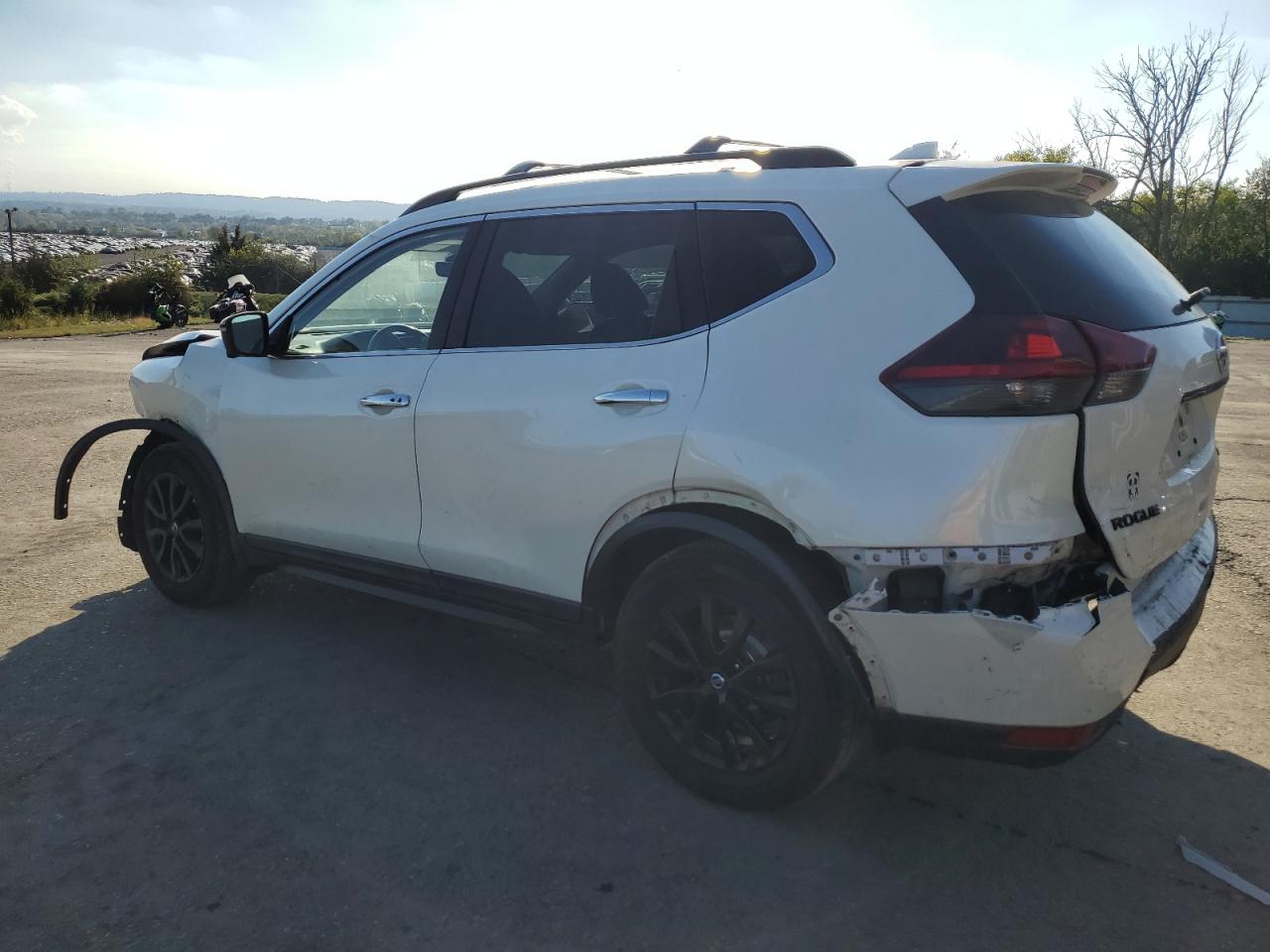 5N1AT2MV6JC820401 2018 NISSAN ROGUE - Image 2