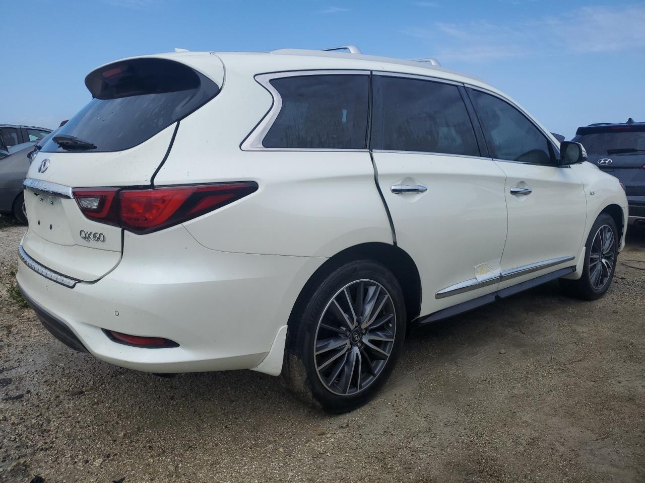 2020 Infiniti QX60 - Image 3