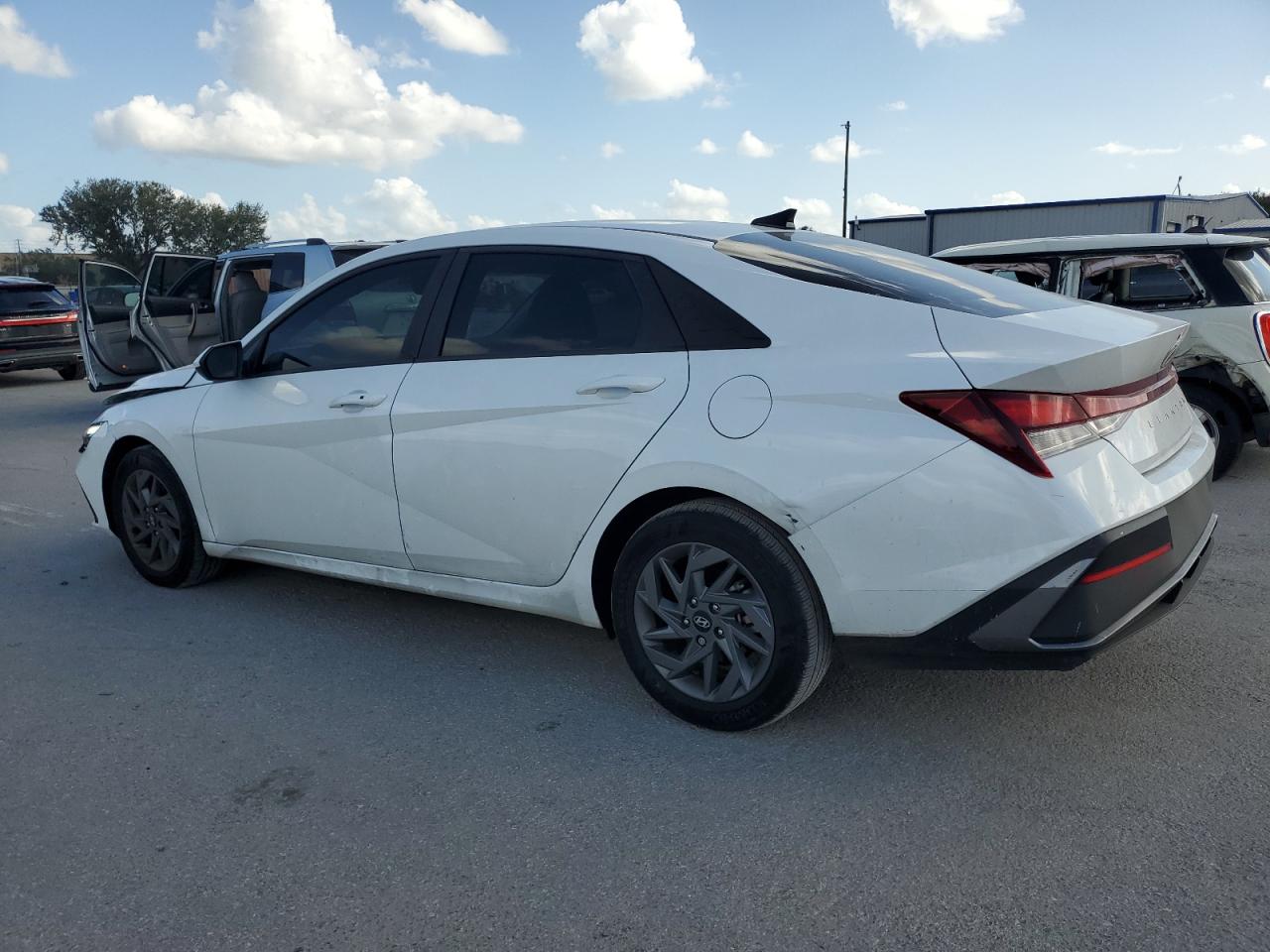 2024 Hyundai Elantra - Image 2