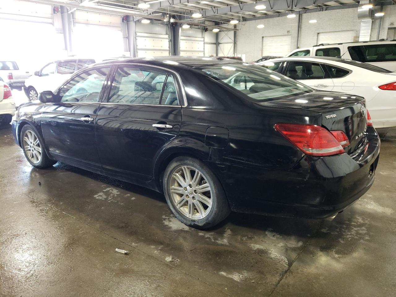 2009 Toyota Avalon - Image 2