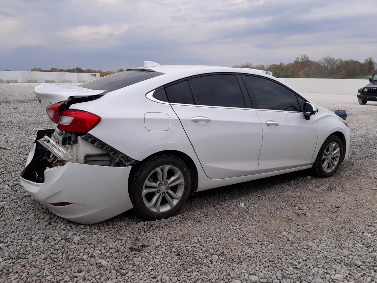 2019 Chevrolet Cruze - Image 3