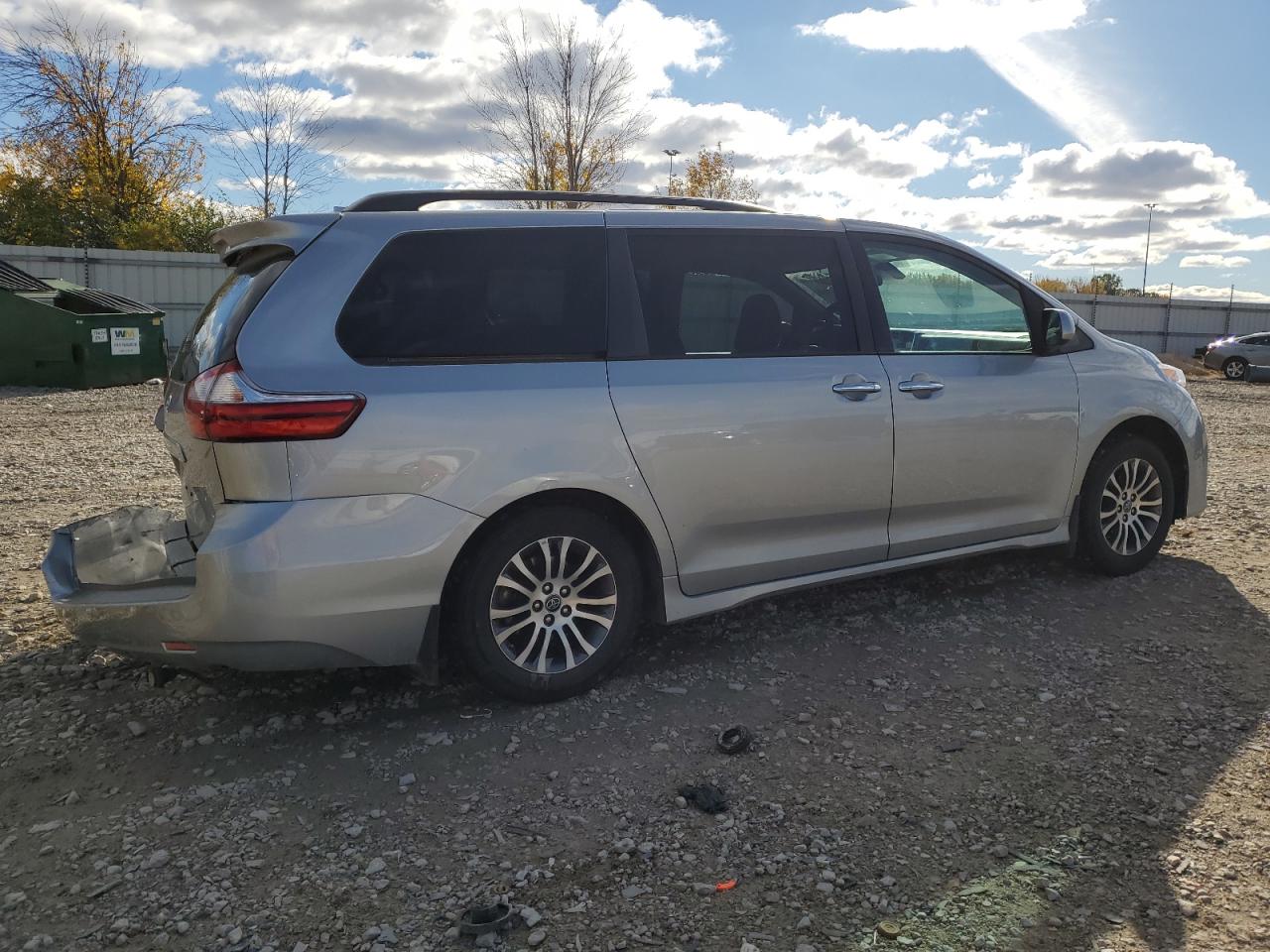 2019 Toyota Sienna - Image 3